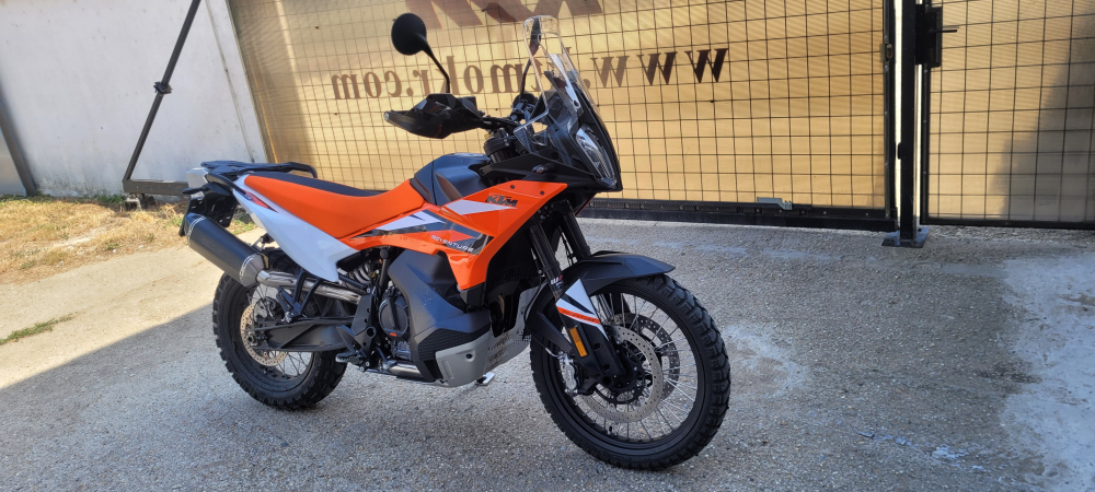 2024 KTM 890 ADVENTURE Orange S – OKR Moto replika pre dobrodruhov nižšej postavy