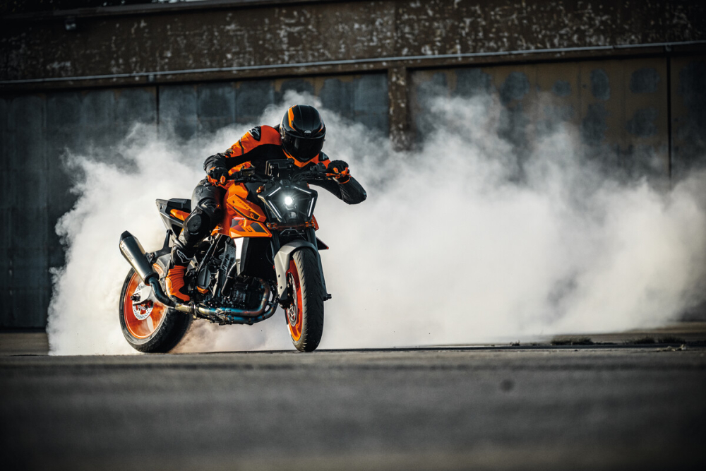 2024 KTM 990 DUKE je majstrovské dielo od KTM