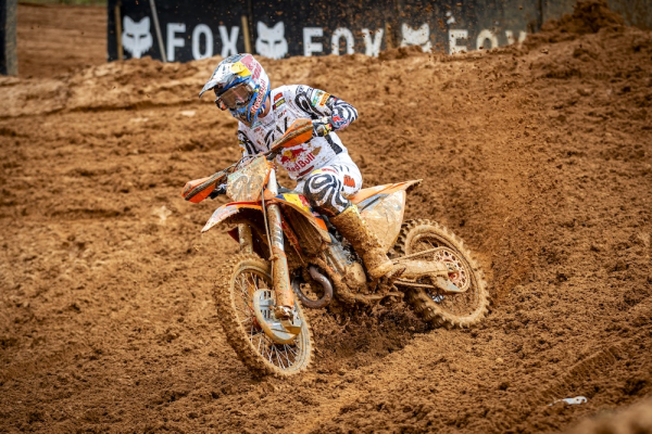 2025 totálna dominancia KTM v Motokrose na MXGP of Portugal počas kvalifikačných pretekov v sobotu.