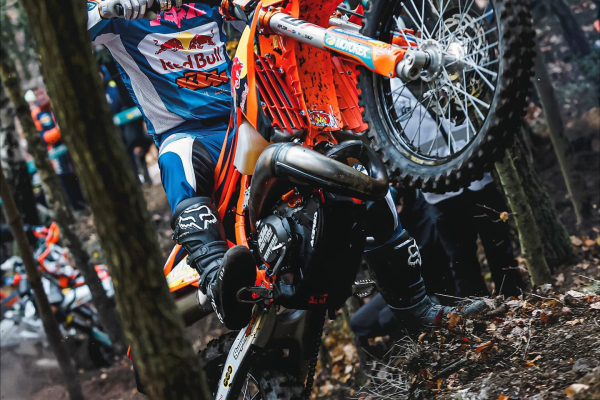 2026 KTM 300 EXC HARDENDURO to je PRÍBEH NEPORAZITEĽNÉHO Motocykla