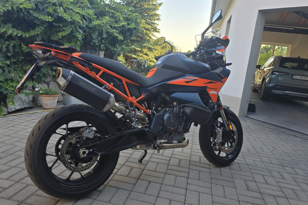 2026 KTM 890 SMT v plnej výbave a v záruke za 13 150,00 €