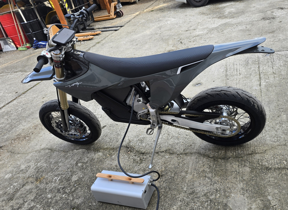 7 kW Fast Charger od Stark Future skladom v OKR Moto