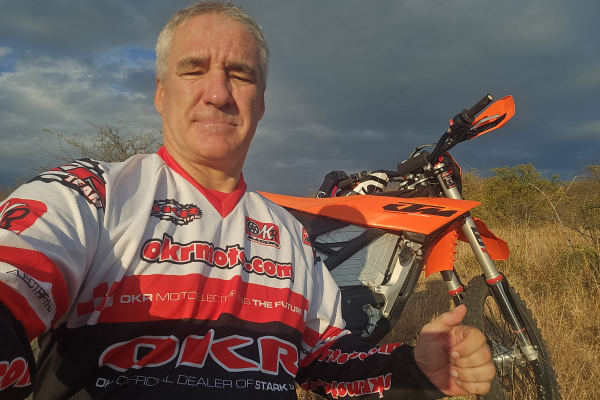 Benzínové enduro motocykle vymierajú ako dinosaury!