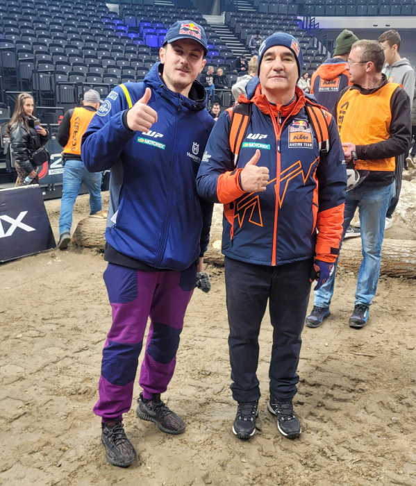 BILLY BOLT 57 OVLÁDOL SVET SUPER ENDURA