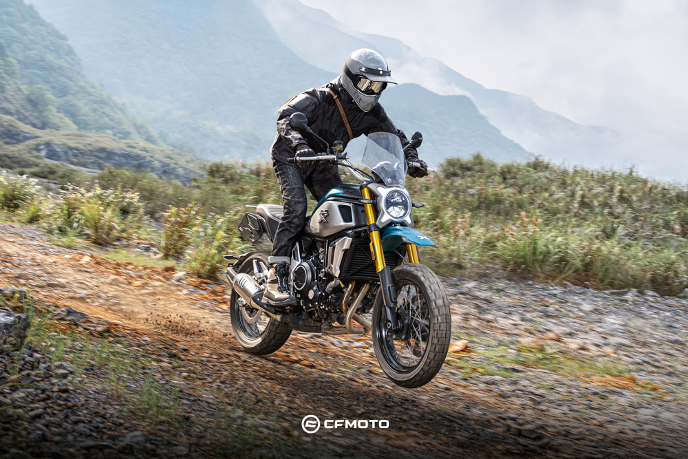 Cesta volá zoznámte sa s 700CL-X Adventure s vašou bránou do neznáma.
