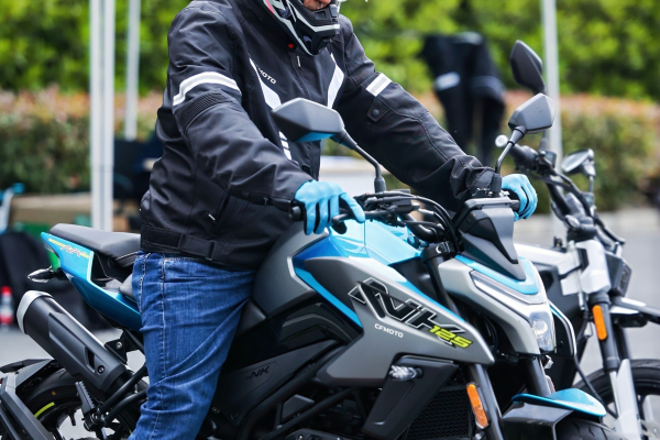 CFMOTO 125 NK novinka roku 2025 pre A1 v teste OKR Moto