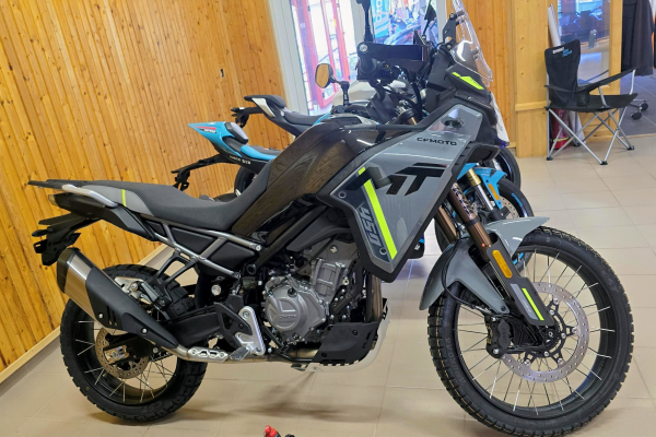 CFMOTO 450MT to je Prémiový dobrodruh v kategórii stredných endúr