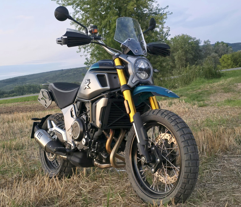 CFMOTO 700CL-X ADVENTURE Vaše Dobrodružstvo začína s každým otočením kľúča