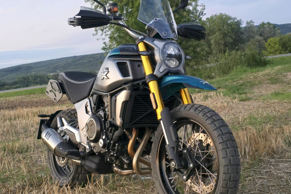 CFMOTO 700CL-X ADVENTURE Vaše Dobrodružstvo začína s každým otočením kľúča