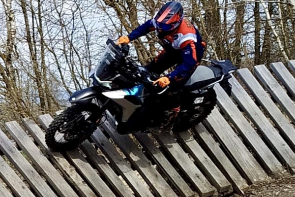 CFMOTO 800MT-X s Pepou Sršňom