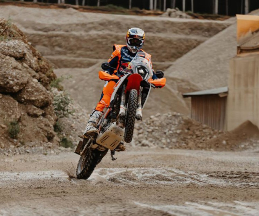 Chris Birch a KTM 390 ADVENTURE R v SRDCI HIMALÁJÍ