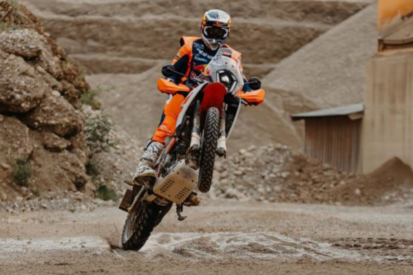 Chris Birch a KTM 390 ADVENTURE R v SRDCI HIMALÁJÍ