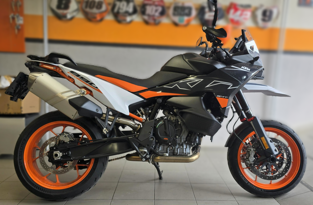 Čo tak KTM 890 SMT 2023 za 8 999 € ?