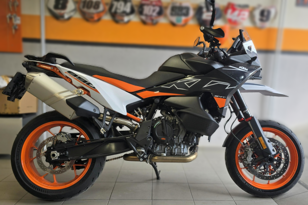 Čo tak KTM 890 SMT 2023 za 8 999 € ?