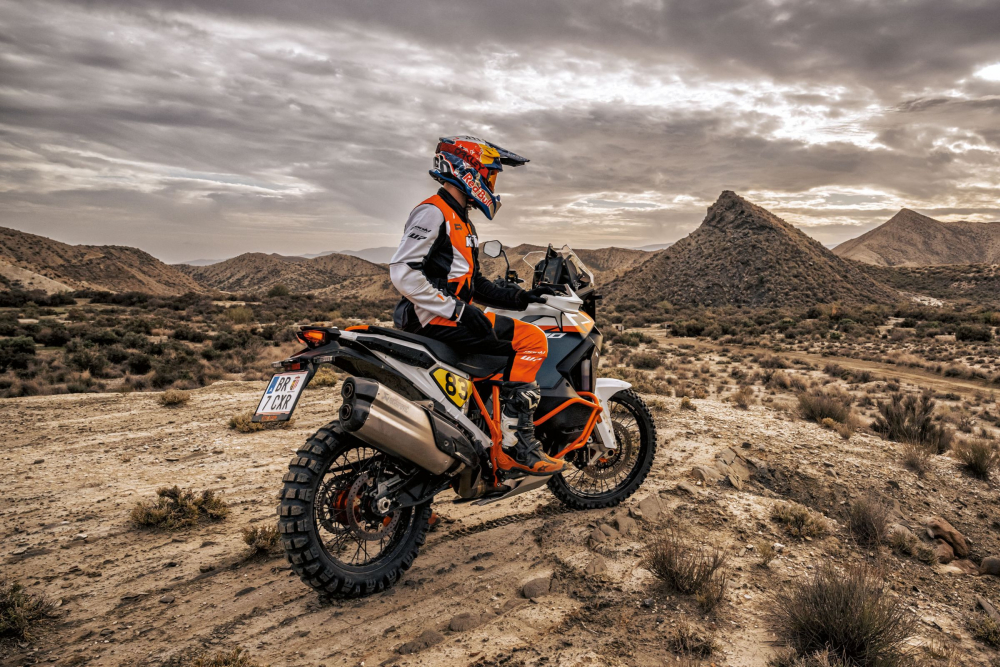 DOBÝVAJTE NEPRESKÚMANÉ ÚZEMIA S KTM 1390 SUPER ADVENTURE R 2026