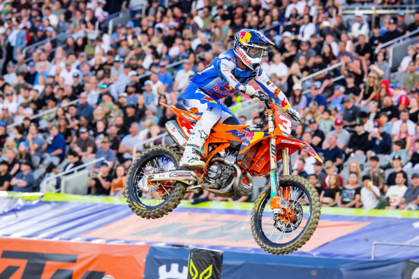 ELI TOMAC A KTM DVE VÍŤAZSTVÁ PO SEBE SUPERCROSS 2026