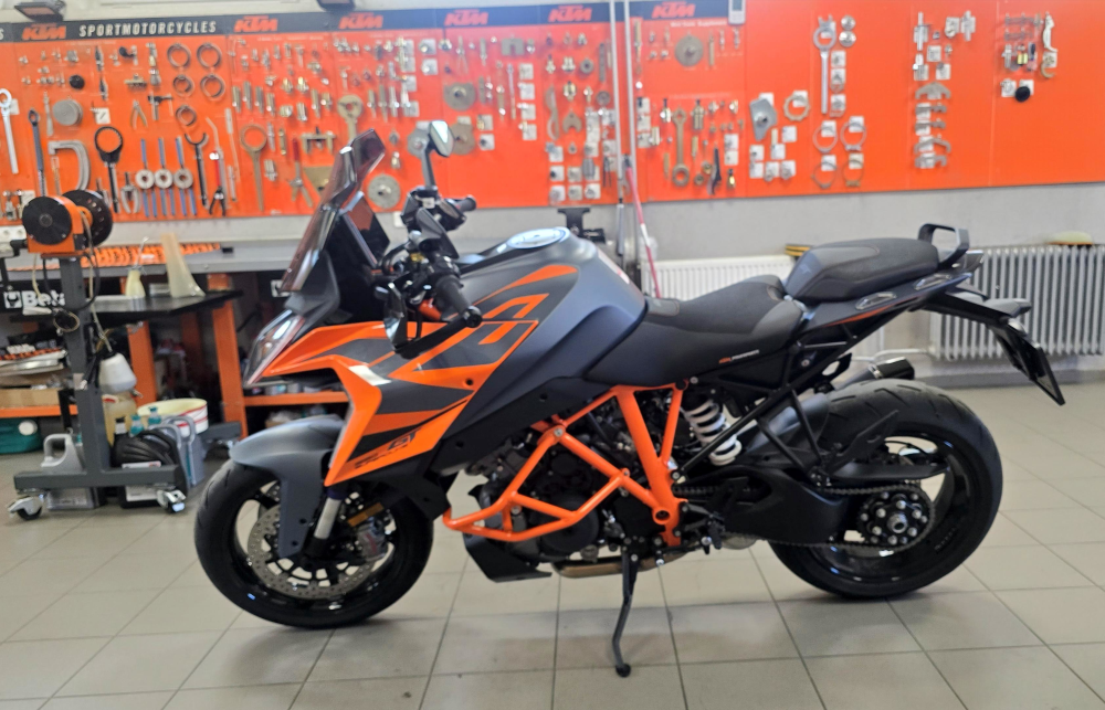 KTM 1290 SUPER DUKE GT Diaľničný expres s dušou dobrodruha