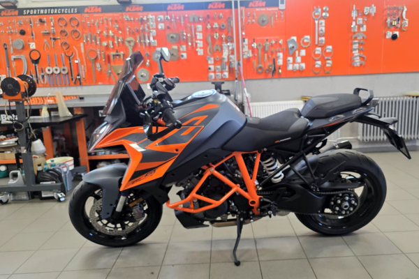 KTM 1290 SUPER DUKE GT Diaľničný expres s dušou dobrodruha