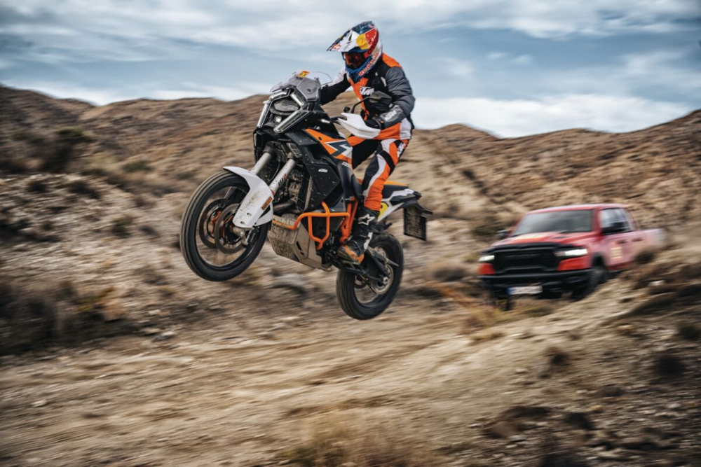 KTM 1390 SUPER ADVENTURE R je absolútny kráľ v TOP 10 Adventure segmente