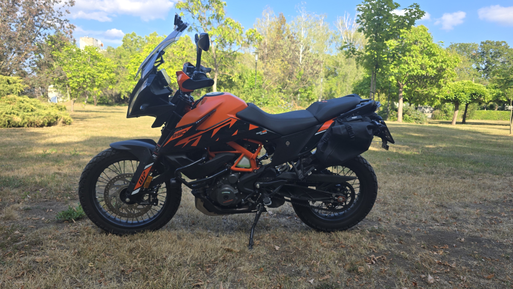 KTM 390 ADVENTURE SPOKE W orange 2024 pripravený na cestu okolo sveta za 80 dní!