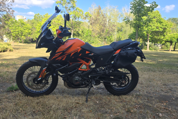 KTM 390 ADVENTURE SPOKE W orange 2024 pripravený na cestu okolo sveta za 80 dní!