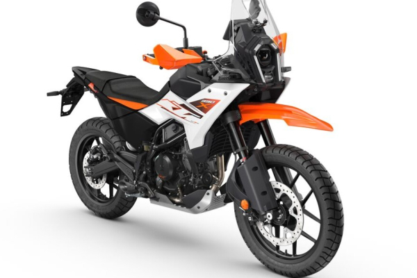 KTM 390 ADVENTURE X 2025 v bielom prevedení