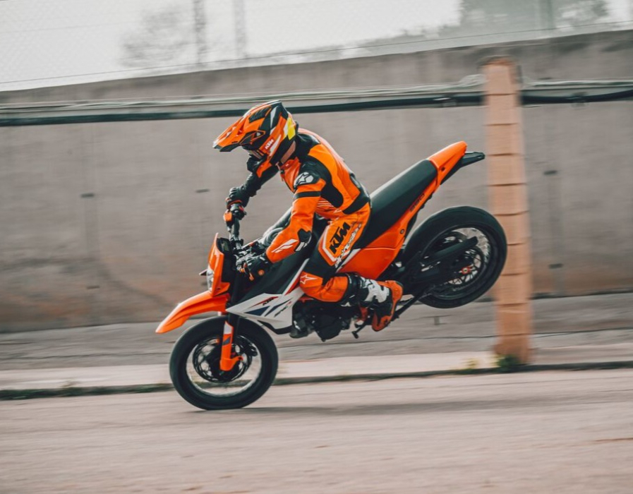KTM 390 SMC R je adrenalín a zábava na každý jeden deň