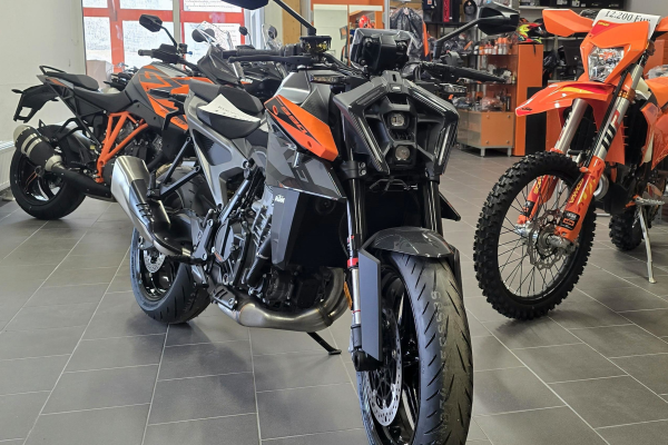 KTM 990 DUKE – výnimočný naháč od KTM