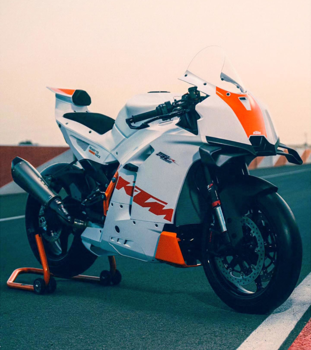 KTM 990 RC R ZRODENIE LEGENDY