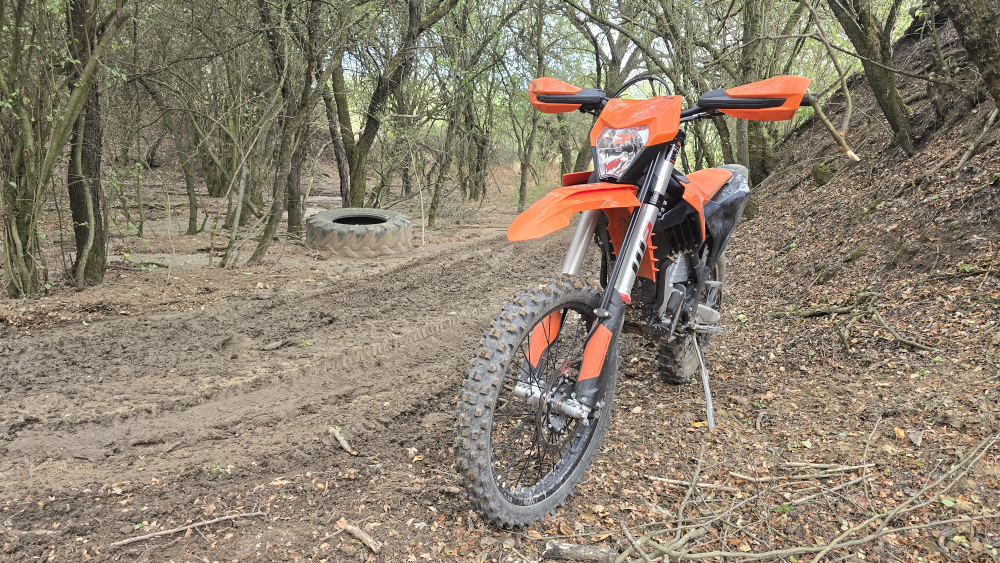 KTM FREERIDE E 2027 a STARK VARG EX V TOKOD OFFROAD PARKU