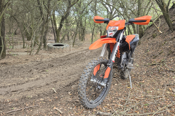 KTM FREERIDE E 2027 a STARK VARG EX V TOKOD OFFROAD PARKU