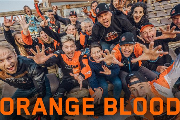 KTM kampaň "ORANGE BLOOD": Dotyk budúcnosti s komunitným prístupom