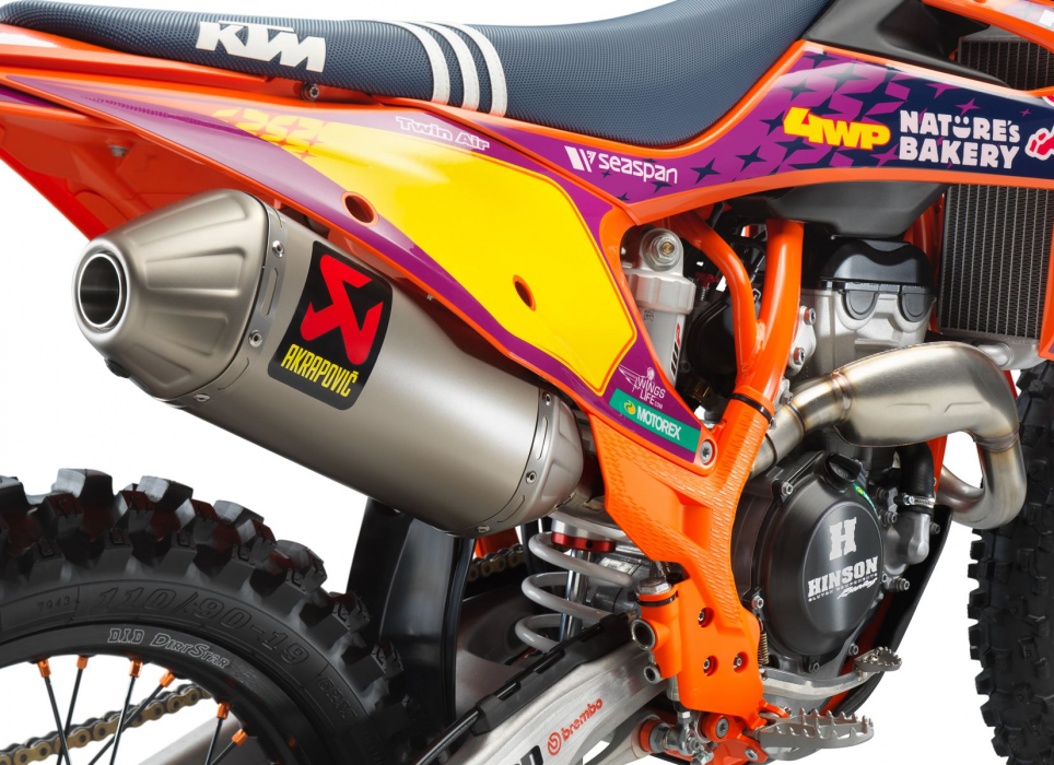 KTM predstavila 2021 KTM 250 SX-F TROY LEE DESIGNS limitovanú motokros edíciu