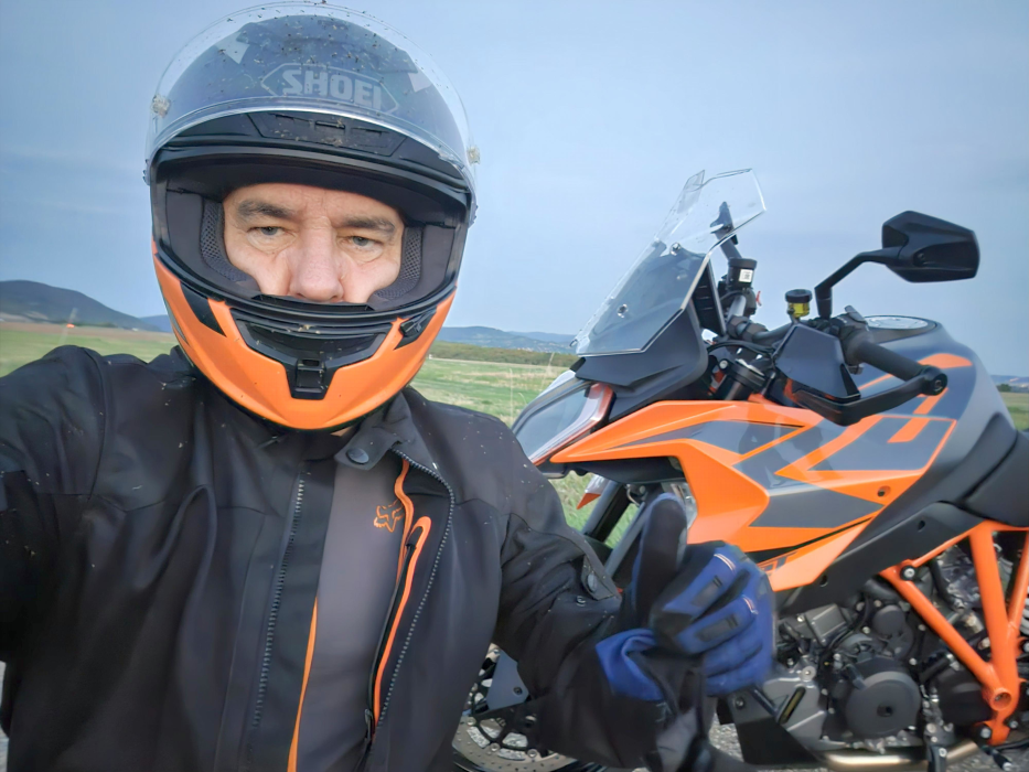 Kto je OKR Moto?