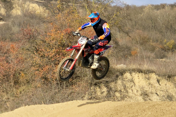 Legenda 22 Grillmayer Gábor testuje Stark Varg EX