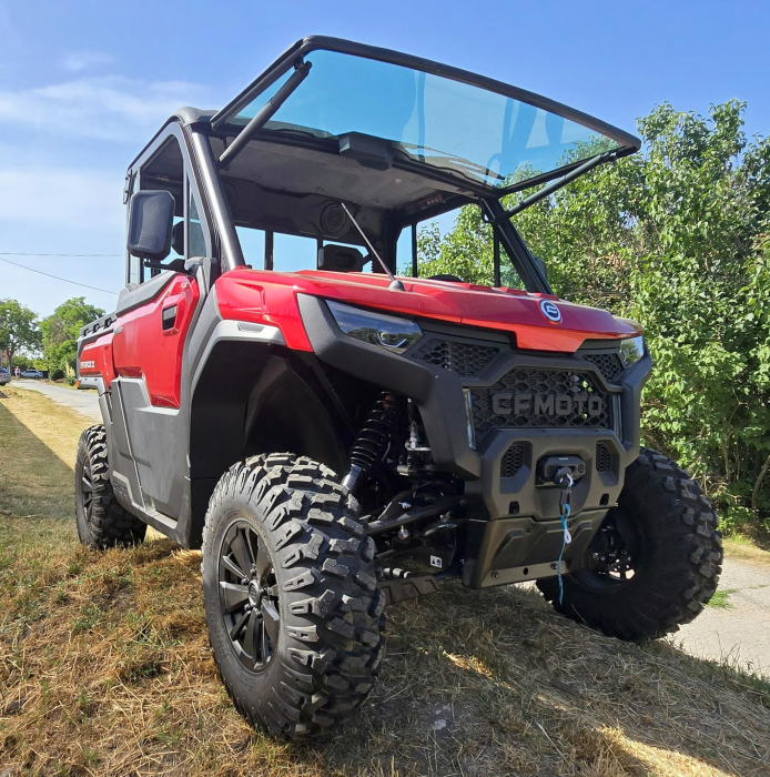 Legenda Top Gear Jeremy Clarkson si vybral CFMOTO GLADIATOR U10 PRO