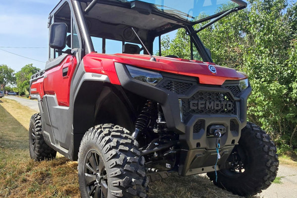 Legenda Top Gear Jeremy Clarkson si vybral CFMOTO GLADIATOR U10 PRO