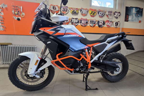 Ľubo prišiel na skútri a odišiel na kráľovi dobrodružných motocyklov