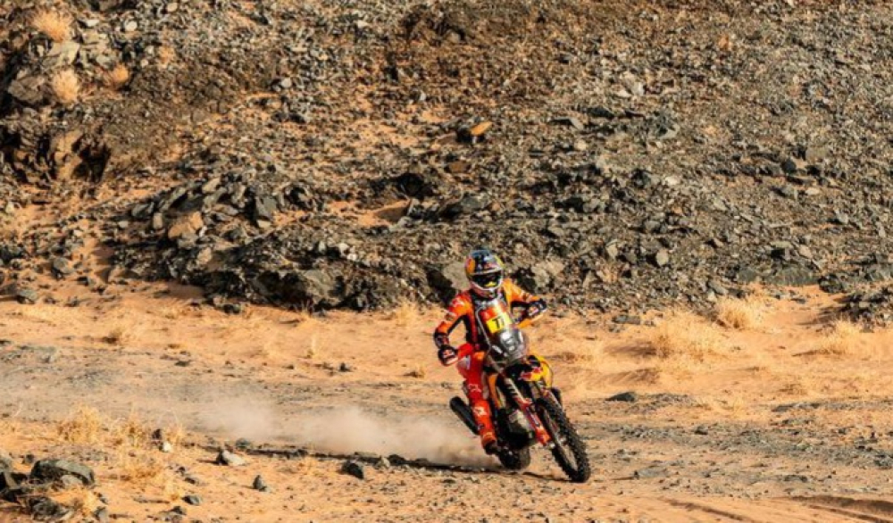 Luciano Benavides v boji o titul na Dakare 2026