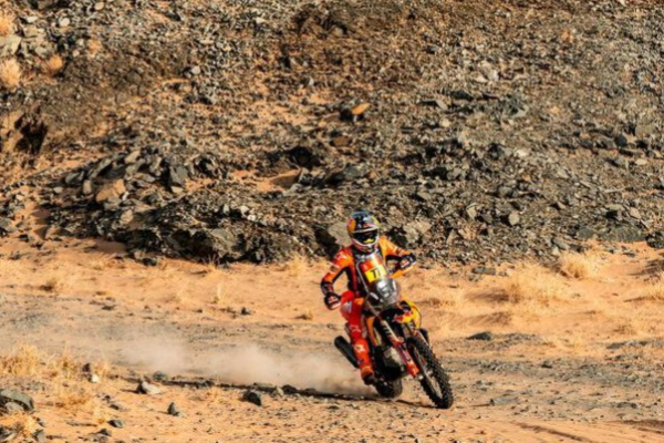 Luciano Benavides v boji o titul na Dakare 2026