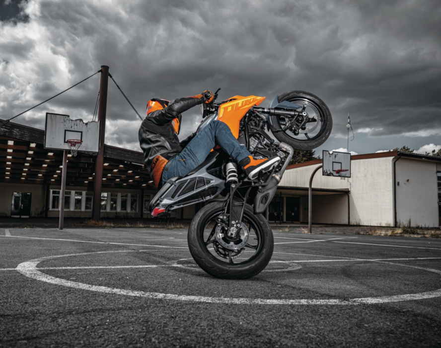 Nová KTM 390 Duke smeruje k prvému tankovaniu a prvým zážitkom
