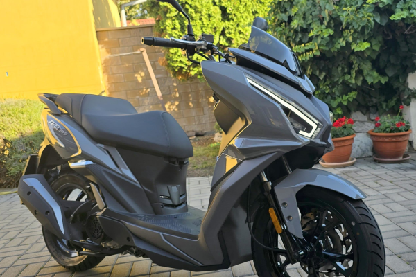 NOVINKA 2025: SYM JET14 EVO 125 CBS AC R3 + kufor ZDARMA