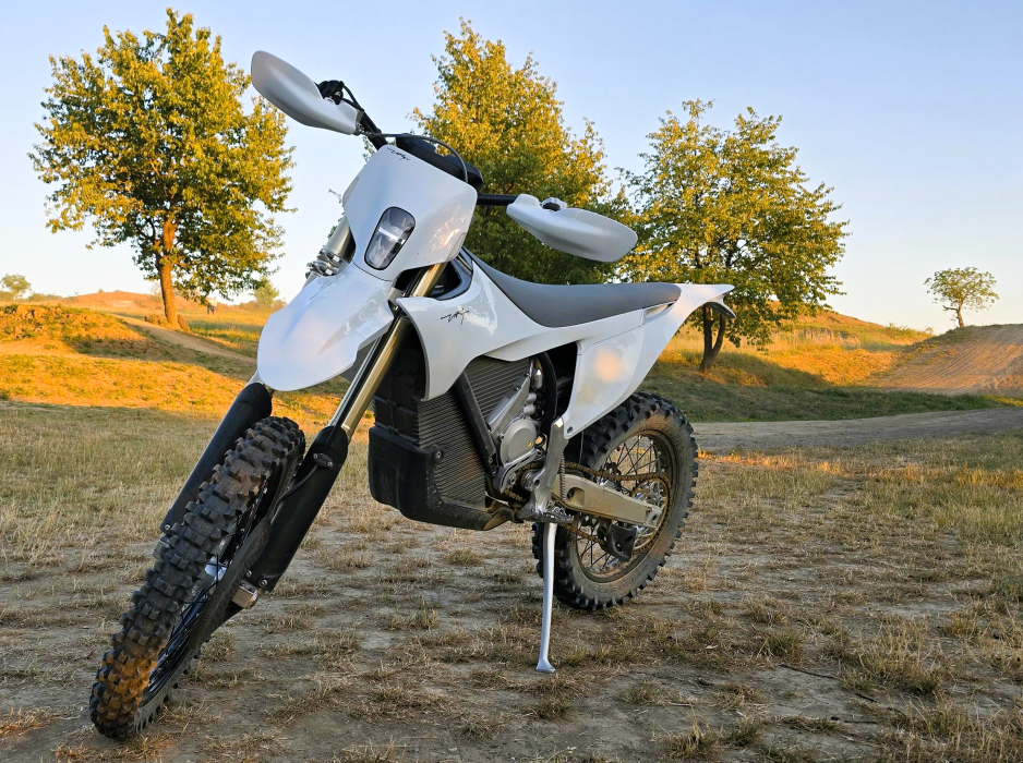 Objav elektrický Stark VARG s OKR Moto