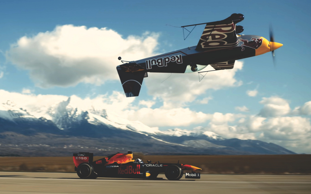 Od Hradu k Hradu. Red Bull Racing vyrazil na výlet cez Česko a Slovensko
