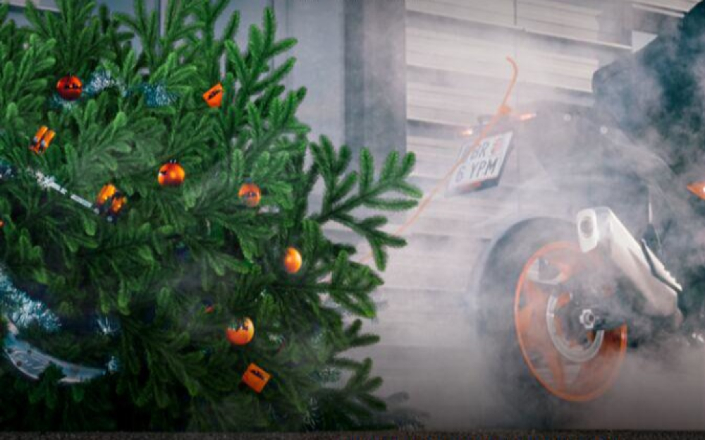 OKR Moto Vám praje pokojné aj požehnané Vianoce plné radosti, lásky a nezabudnuteľných chvíľ!