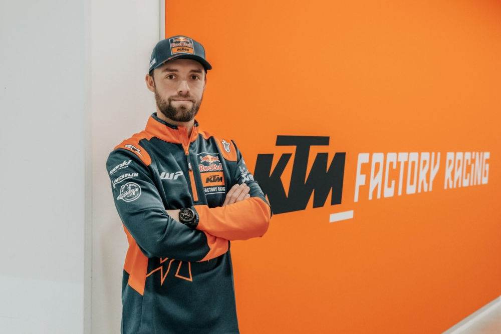 Oranžová KTM rodina v akcii Jonas Folger