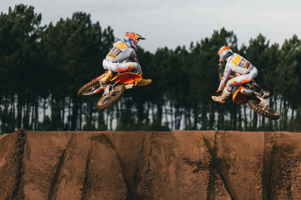 ORANŽOVÁ REVOLÚCIA KTM 2027 PRÁVE DORAZILA DO OKR MOTO!
