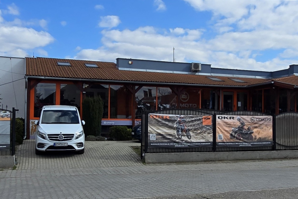 Plot pred predajňou OKR Moto dostal novú dušu