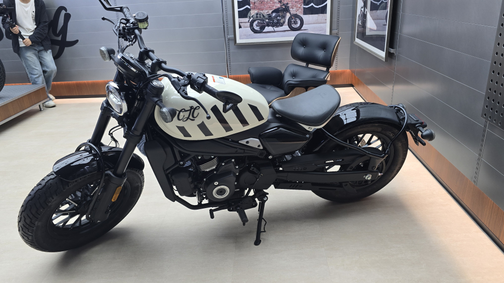 Pocíťte surovú silu úplne nového CFMOTO 450CL-C BOBBER 2025!