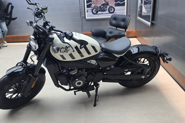 Pocíťte surovú silu úplne nového CFMOTO 450CL-C BOBBER 2025!
